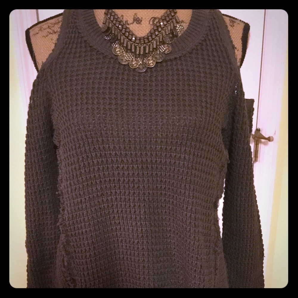 Cold Shoulder Sweater In Army Green